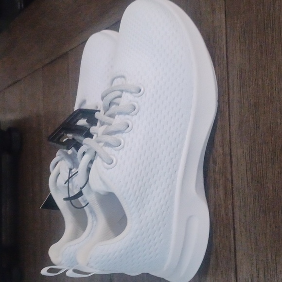 Athletic works Women's Memory Foam sneaker size 6 color White - Picture 3 of 8